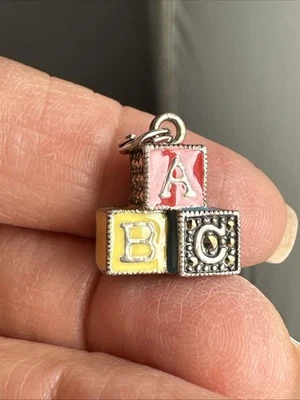 Dije Judith Jack ABC 4,9 gramos Foto 1 de 4