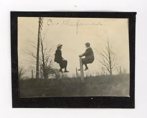 Foto de anomalía fotográfica abstracta instantánea vintage ilusión damas levitantes - Imagen 1 de 3