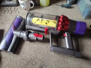Dyson V10 cordless vacuum cleaner, Serviced, New Filter, ready to go - Picture 1 of 6