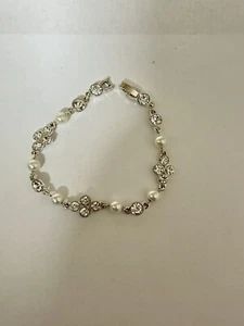 Silver Tone Faux Pearl And Rhinestones Bracelet Very Cute Elegant Design - Picture 1 of 4
