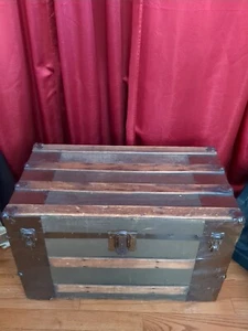 Antique Steamer Trunk Circa early 1900's Excellent Shape with insert shelf - Picture 1 of 17