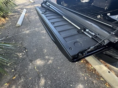 Tonneau 盖 GMC Canyon — 第 1/3 张图片