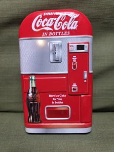 Coca Cola Flaschenspender Sammlerstück Blechdose Behälter Drehtür Coke 2003 - Bild 1 von 9