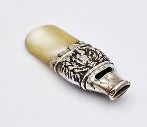 ANTICO FISCHIO DENTIERA BAMBINO ARGENTO MASSICCIO c1900 - Foto 1 di 4