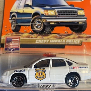1999 Mathbox #34 7 Chevy Impala Police White Shield Mattel Wheels - Bild 1 von 7