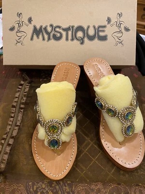 Sandalias de tacón de cuña apiladas Mystique Boutique doradas con joyas brillantes para mujer talla 6 Foto 1 de 4