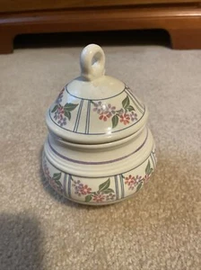 Sangostone Sugar Bowl with Lid 3648 Flower Border Excellent Condition No Chips - Picture 1 of 3