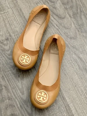 Sapatilhas de balé TORY BURCH CAROLINE 2 COURO AREIA ESCURA OURO REVA NELLIE Tamanho 7 M - Imagem 1 de 4