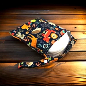 Reusable wet bag / nappy sacks / Diaper storage - Various prints 25cmx20cm - Picture 1 of 36