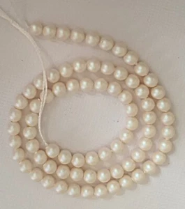 30 GENUINE SWAROVSKI FROSTED WHITE CRYSTAL PEARL BEADS 4MM STYLE 5810 - Picture 1 of 4