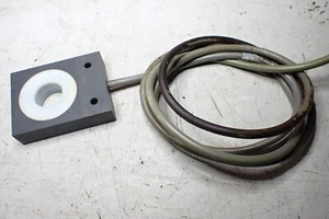 KEYENCE Sensor Head for Fine Metal Object Detection -- TH320 - Picture 1 of 4
