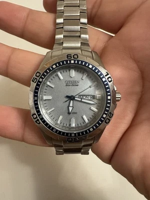 Reloj Pulsera Citizen Hombre Eco Drive E101-K006881 40mm Bisel Giratorio Batería Nueva Foto 1 de 3