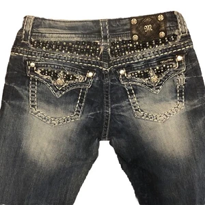 Pantalones de mezclilla para mujer Miss Me Easy Bootcut talla 27 bolsillos con solapa pedrería - Imagen 1 de 9