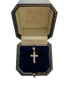 9ct Gold Cross Pendant with 0.25ct of Clear Stone - Small Gold Pendant Cross - Picture 1 of 16