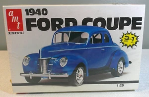 AMT ERTL 1940 Ford Coupe Car AMT Maßstab 1:25 Modellbausatz 6581 Factory Sealed - Bild 1 von 4