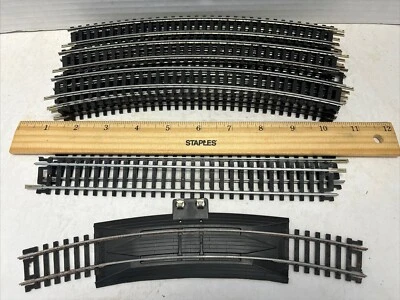 17 Tyco Tracks: 15 Curved R18 30 degree + 2 Straight 9” +1 18”R Rerailer - Image 1 of 4