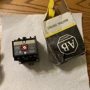 ALLEN BRADLEY 700-P400A1 SER.A CONTROL RELAY Series A Contact Convertible - Picture 1 of 5