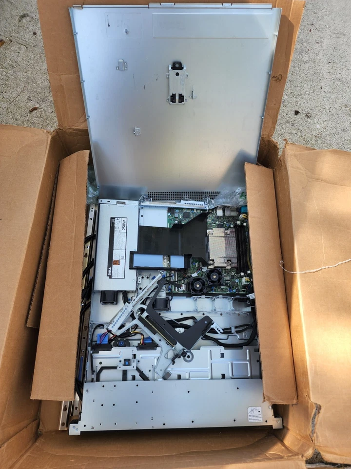 Dell PowerEdge R610 with Windows Server 2019 for parts, broke on shipment - Image 1 of 2