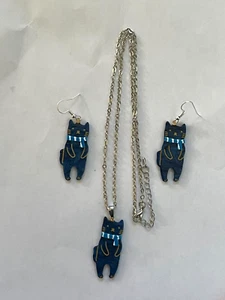 ACRYL BLAU & WEISSE KATZE VERSILBERT KETTE HALSKETTE MIT HAKEN OHRRINGE - Bild 1 von 1