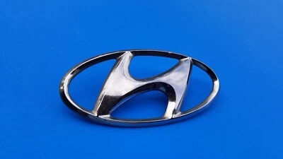 2003 2004 2005 HYUNDAI ACCENT REAR GATE EMBLEM LOGO BADGE SYMBOL USED OEM B20 - Image 1 of 3