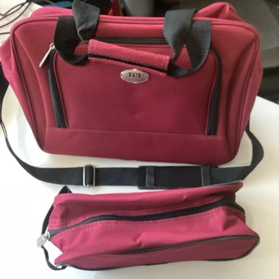 Travelers Club Overnight softside 14x10x 5  red & black travel tote carry on bag - Image 1 of 4