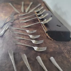 Hampton Forge Tomodachi MARGUERITE Hammered Flatware Set Of 18 - Picture 1 of 12