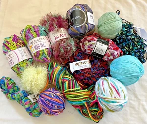 Verschiedene bunte Neuheiten Garn Posten (13 verschiedene Arten/Farben Texturen) - Bild 1 von 9
