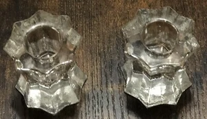 Juego de 2 candelabros cónicos de vidrio pequeños transparentes en forma de octágono usados en excelente estado - Imagen 1 de 5