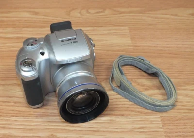 *FOR PARTS* Fujifilm FinePix S Series (S3100) 4.0 MP Silver Digital SLR Camera - Image 1 of 4