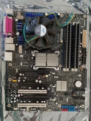intel D975XBX2 Motherboard & Core 2 Quad Q6600 & 4GB Corsair Dominator Ram. - Image 1 of 2