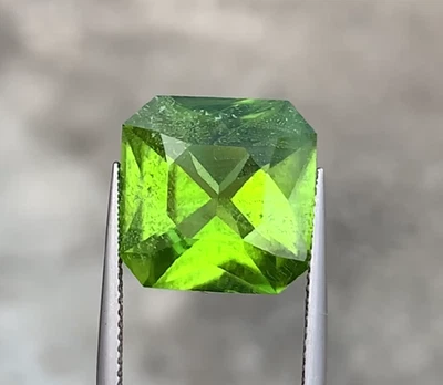 VS 10,86 CT natürlicher grüner Peridot Edelstein Asscher-Schliff aus Pakistan - Bild 1 von 3