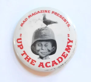 1980 Mad Magazine Up the Academy Alfred E. Neuman Film Pinback 2" Vintage - Picture 1 of 3