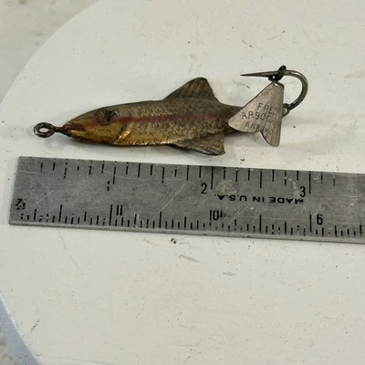 Señuelo de pesca vintage Fred Arbogast Tin Liz Minnow Bass Walleye para caja de aparejos Foto 1 de 4