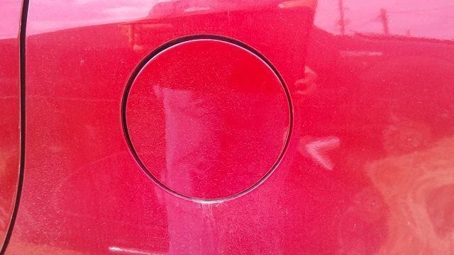 Puerta del tanque de combustible KIA RIO 12 13 14 15 16 17 Foto 1 de 1