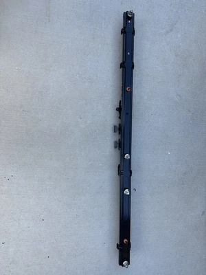 2016 TOYOTA SIENNA 8-МЕСТНОЕ ЗАДНЕЕ СИДЕНЬЕ 2-ГО РЯДА ВНЕШНЯЯ НАПРАВЛЯЮЩАЯ СКОЛЬЗЯЩАЯ НАПРАВЛЯЮЩАЯ ПРАВАЯ СТОРОНА OE - Изображение 1 из 4