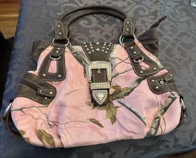 Bolso de hombro vintage RealTree camuflado de lona y cuero sintético con tachuelas con doble correa Foto 1 de 4