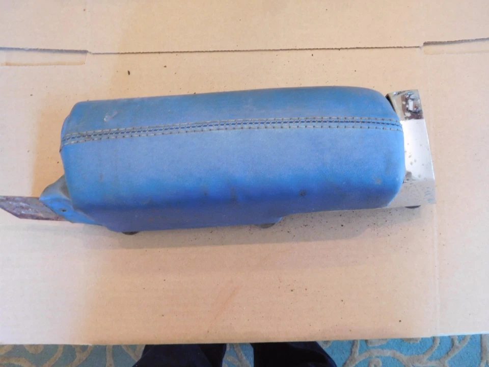 Cadillac Series 62 1960 techo plano 4 puertas R panel puerta trasera reposabrazos y reflector Foto 1 de 1