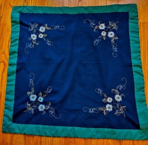 VTG EMBROIDERED COTTON Card Table Cloth~30" Sqr ~Navy w/Green Border~Floral~EUC - Picture 1 of 3