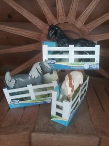Cracker Barrel Breyer Horses Paddock Pals Set, Smokey, Autumn, & Wisper New - Bild 1 von 11