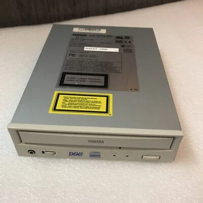 Yamaha 4-2-6 CRW-4260t CD-ReWritable SCSI 50-pin CDROM Drive W/ Block Size 512 Foto 1 de 3