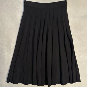 St. John Collection Pleated Black Knit Midi Skirt Sz 4 A-line Flare Stretch wool - Picture 1 of 7