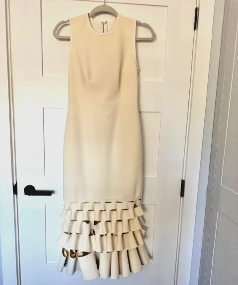 Vestido recto con volantes DION LEE - Crema PVP $1.390. Talla 8 - Solo usado una vez Foto 1 de 4