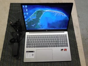 HP Laptop 15-fc0305nr HD TOUCH 2.8 GHz Ryzen 5 7520U 8GB 512GB SSD - Picture 1 of 3