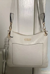 Guess Chucky bianco con borsa oro/viene fornito con due cinghie a tracolla rimovibili. Nuovo. - Foto 1 di 7