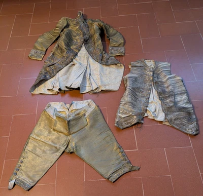 Giustacuore Costume abito antico uomo con gilet seta e fili dorati - Immagine 1 di 4