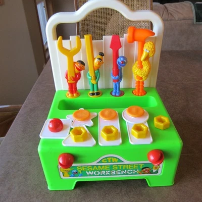 Banco de trabajo de juguete Plaza Sésamo + 20 accesorios - Herramientas Muppet, tornillos, clavos, etc. Foto 1 de 4