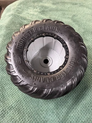 Neumáticos Monster Claws 1/5 en rueda plateada con bloqueo de cuentas para Losi MTXL!! ¡Cantidad 1! Foto 1 de 4