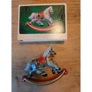 Hallmark Keepsake Ornament 1983 caballo mecedor de hojalata prensado árbol de Navidad - Imagen 1 de 5