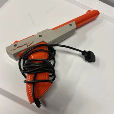 1985 Официальный подлинный OEM Nintendo NES-005 Zapper свет пистолет контроллер оранжевый - Изображение 1 из 3