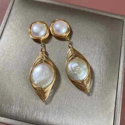 Pendientes de perlas de agua dulce blancas naturales hechos a mano de 9-10 mm de oro relleno de 14 k  Foto 1 de 4